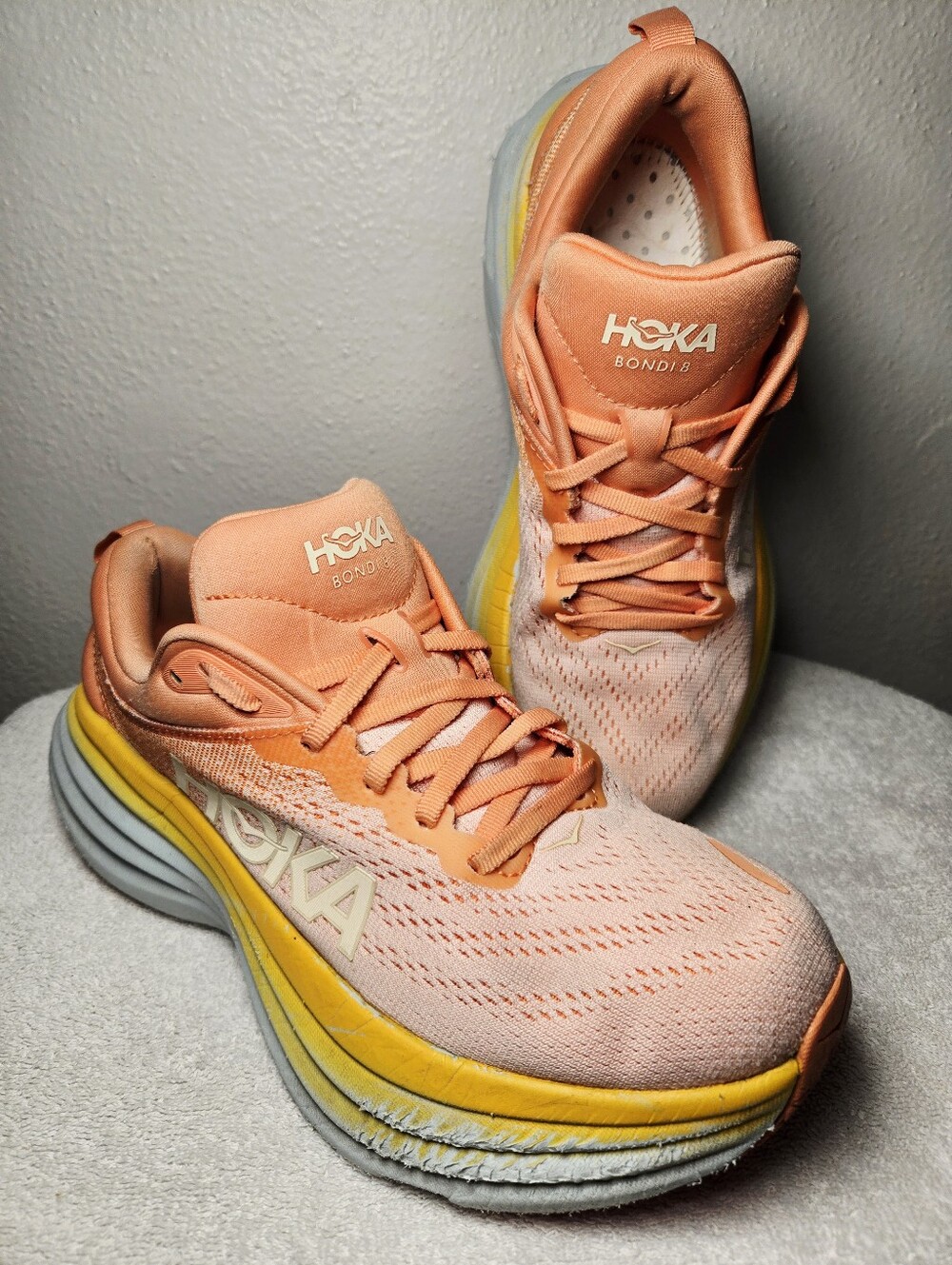 Hoka Womens Bondi 8 Size 7 B Peach Papaya Running Shoes 1127952